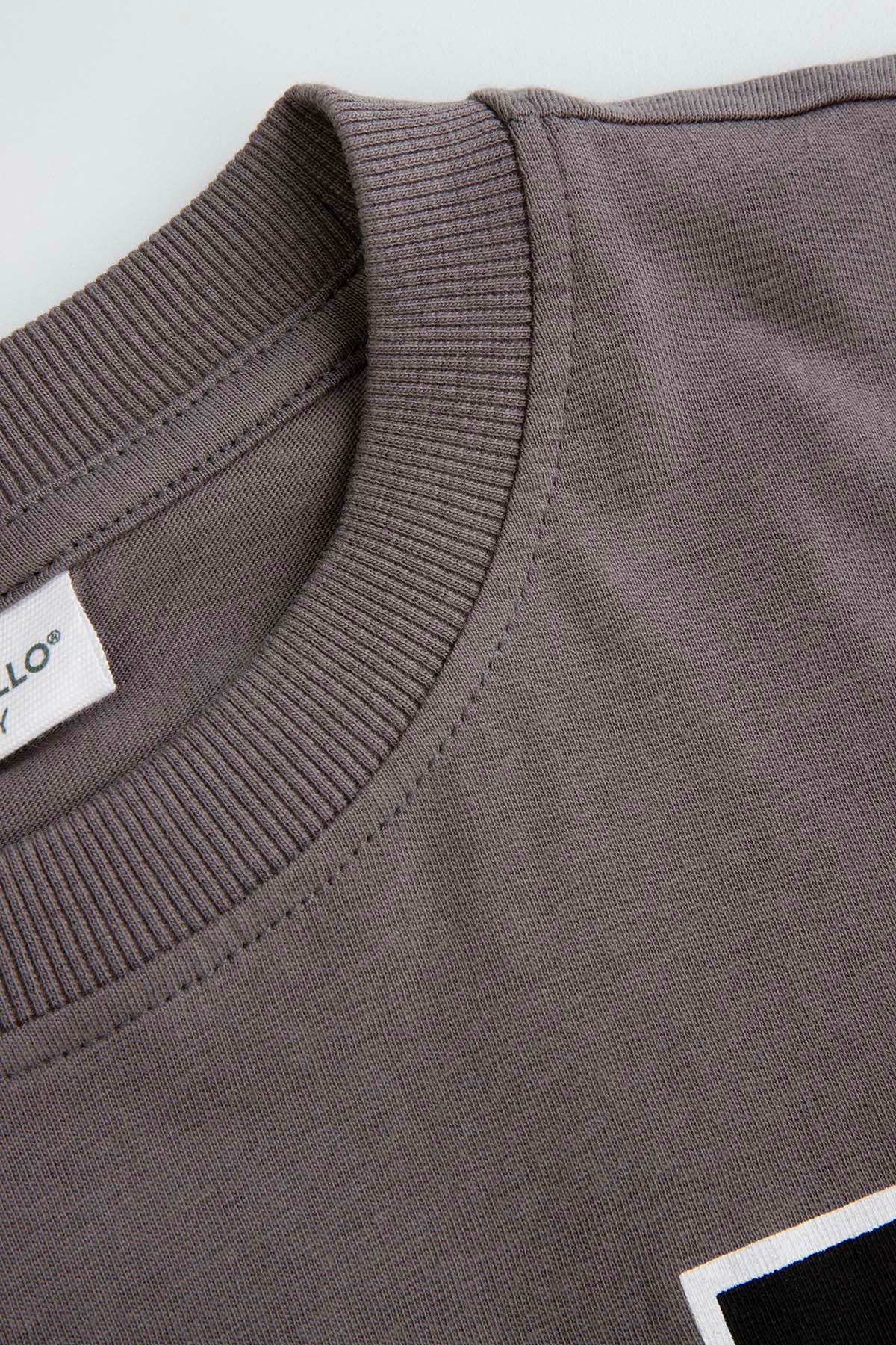 T-shirt z krótkim rękawem - grafitowy z nadrukiem na